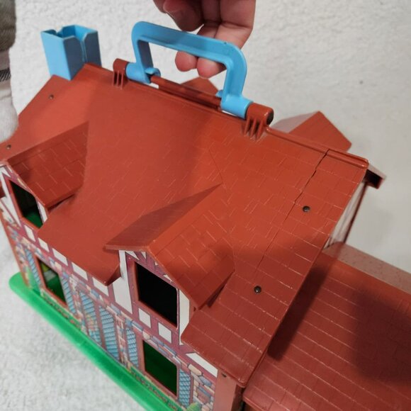 Vintage Fisher-Price Little People Tudor Play Family House - Picture 5 of 5